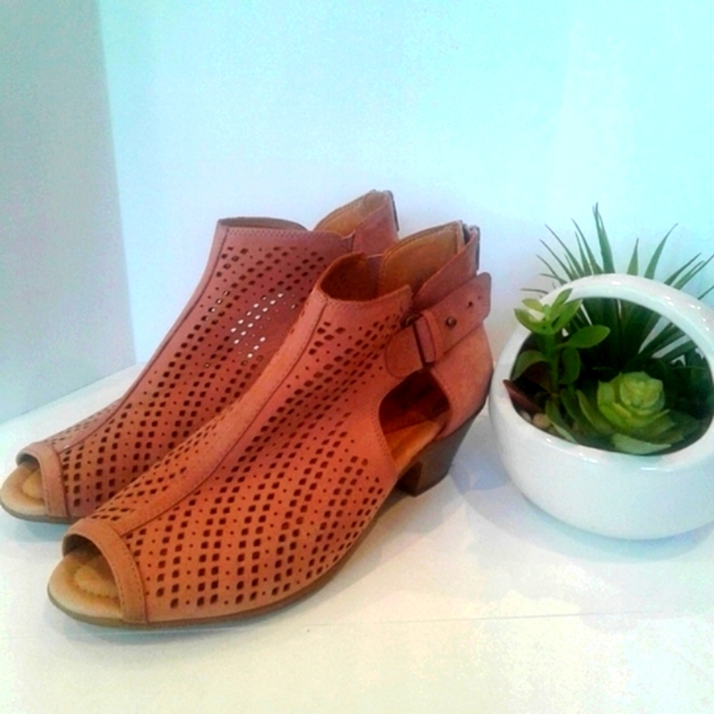 Earth comfort Perforaited leather booties Open Toe Boots